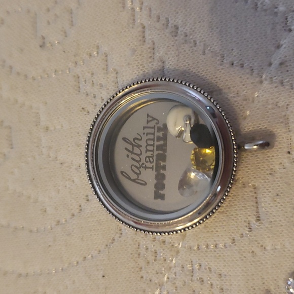 Jewelry - Picture 1 of 1